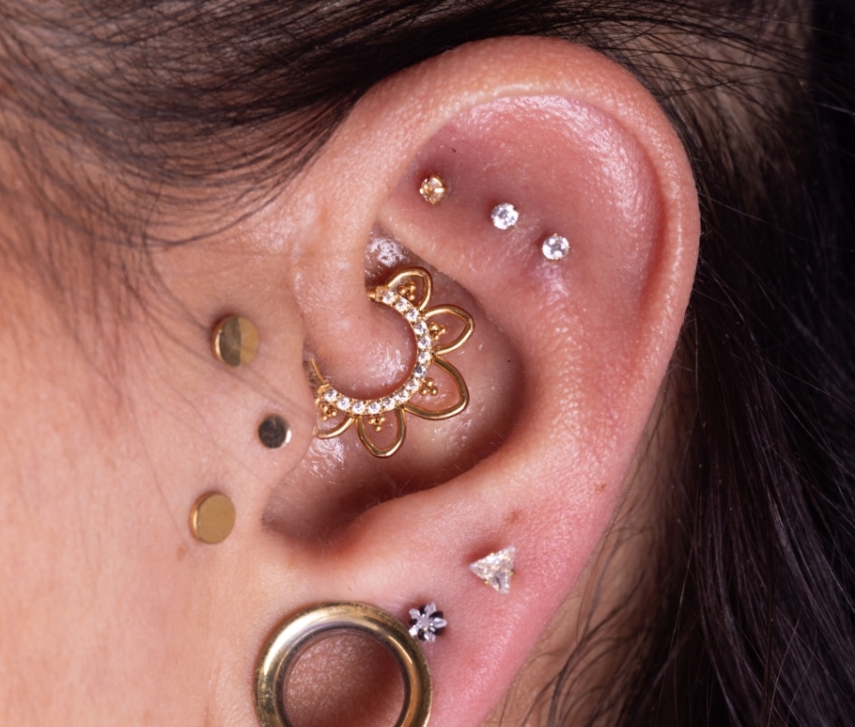 4 Gem Flower Dot Stud (Copy)